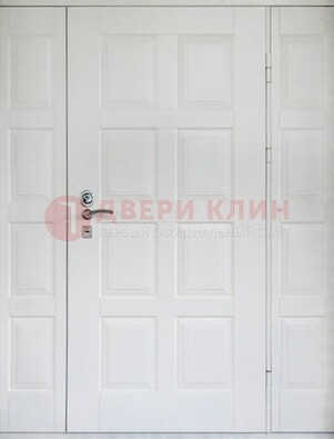 Белая входная дверь для коттеджа с МДФ ДМ-536 в Электростали