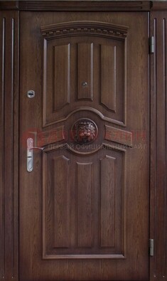 Темная железная дверь с массивом дуба с украшением ДМД-40 в Электростали