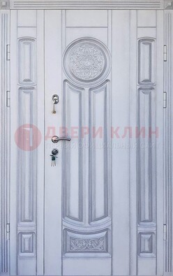 Белая двухстворчатая дверь с массивом дуба ДМД-72 в Электростали