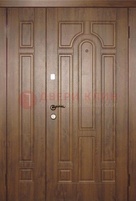 Двухстворчатая коричневая парадная дверь ДПР-48 в Электростали