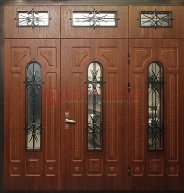 Парадная дверь с металлическими вставками и ковкой ДПР-72 в дом в Электростали