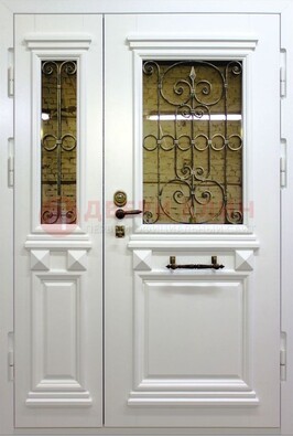 Белая парадная металлическая дверь со стеклом и ковкой ДПР-83 в Электростали