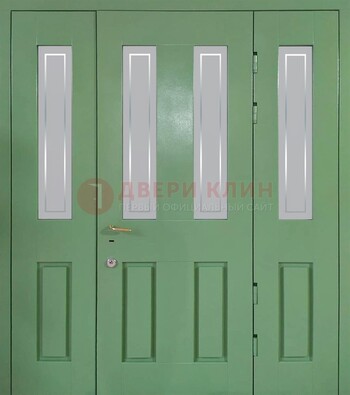 Зеленая металлическая дверь со стеклом ДС-26 в Электростали