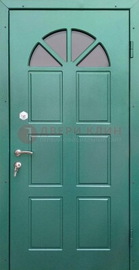 Зеленая стальная дверь со стеклом для дома ДС-28 в Электростали
