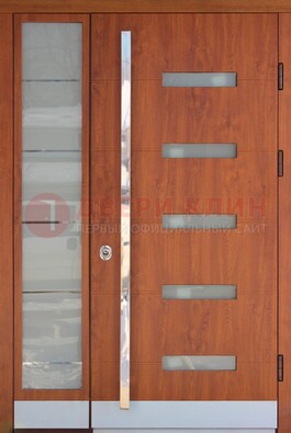 Коричневая металлическая дверь со стеклом ДС-72 в Электростали