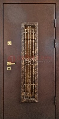 Металлическая дверь с порошковым напылением со стеклом и ковкой ДСК-110 в Троицке