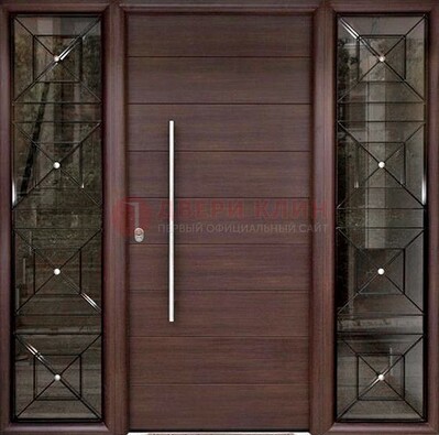 Современная коричневая уличная дверь со стеклом и ковкой ДСК-141 в Электростали