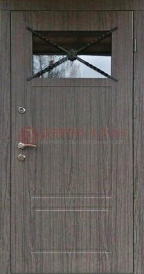 Уличная дверь со стеклом и ковкой вверху ДСК-190 в Электростали