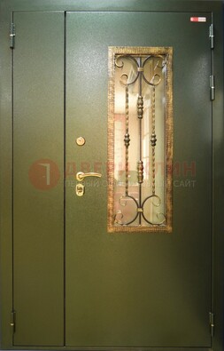 Стальная дверь со стеклом и ковкой ДСК-29 для квартиры в Реутове