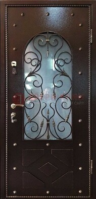 Влагостойкая дверь со стеклом и ковкой с декором ДСК-37 в Электростали