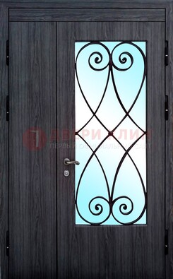 Стальная дверь со стеклом и ковкой ДСК-69 в деревянный дом в Электростали