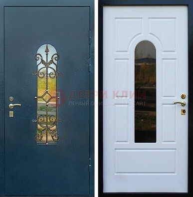 Входная дверь Дверь со стеклом и ковкой ДСК-71 для кирпичного дома в Климовске