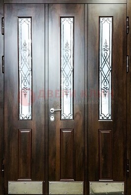 Входная дверь со стеклом и ковкой ДСК-72 в кирпичный дом в Электростали
