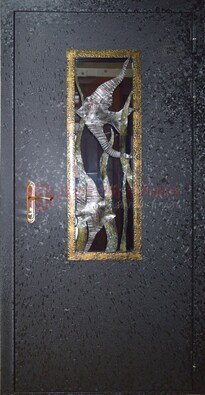 Металлическая дверь со стеклом и ковкой ДСК-82 для крыльца в Электростали