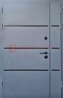 Серая металлическая тамбурная дверь с молдингами ДТМ-42 в Электростали