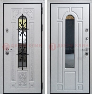 Белая стальная дверь с виноритом и ковкой снаружи ДВТ-197 в Электростали